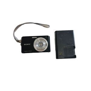 Sony Black Cybershot Camera with Charger